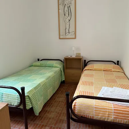 דירה Gli Ulivi -appartamento Al Centro קאלה גונונה